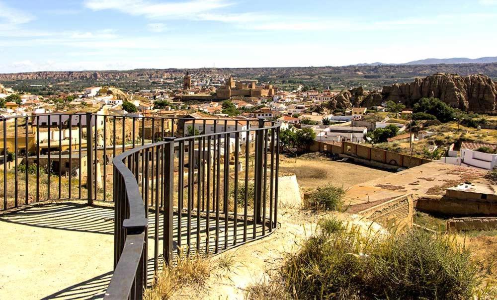 Cueva El Jaraiz Guest House กวาดิกซ์ ภายนอก รูปภาพ